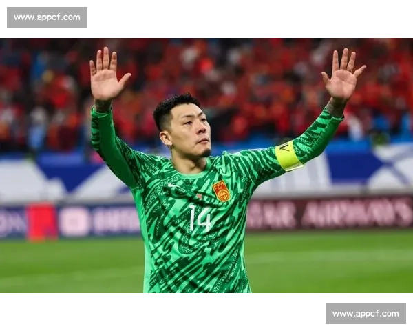 惊险！泰山队门将神扑拒绝绝杀，队友拥抱庆祝，这才是团队！